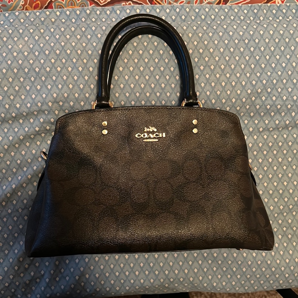 Original coach bag. In great condition and completely versatile.